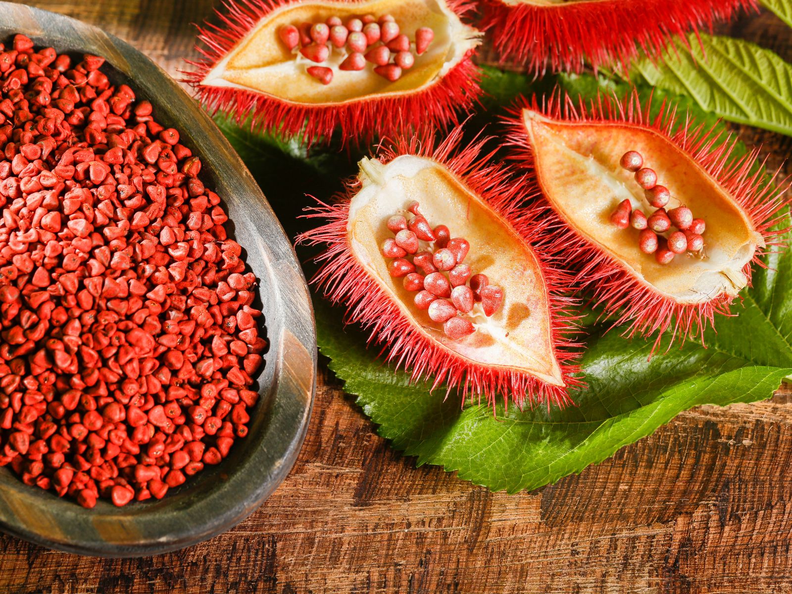 Annatto seeds and fruit