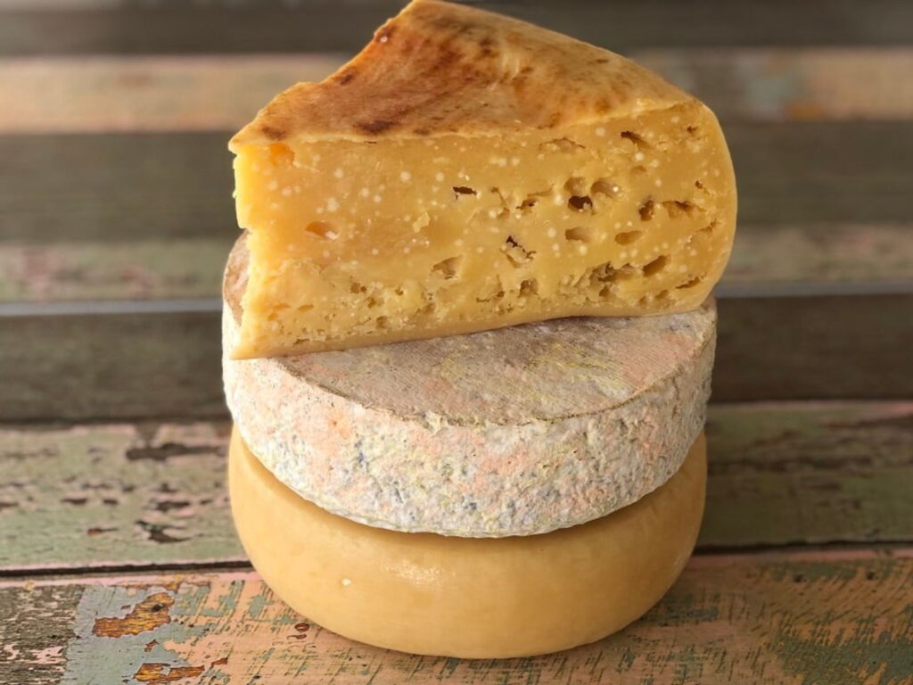 Extra mature Canastra Real cheese with dark yellow colour and crumbly texture