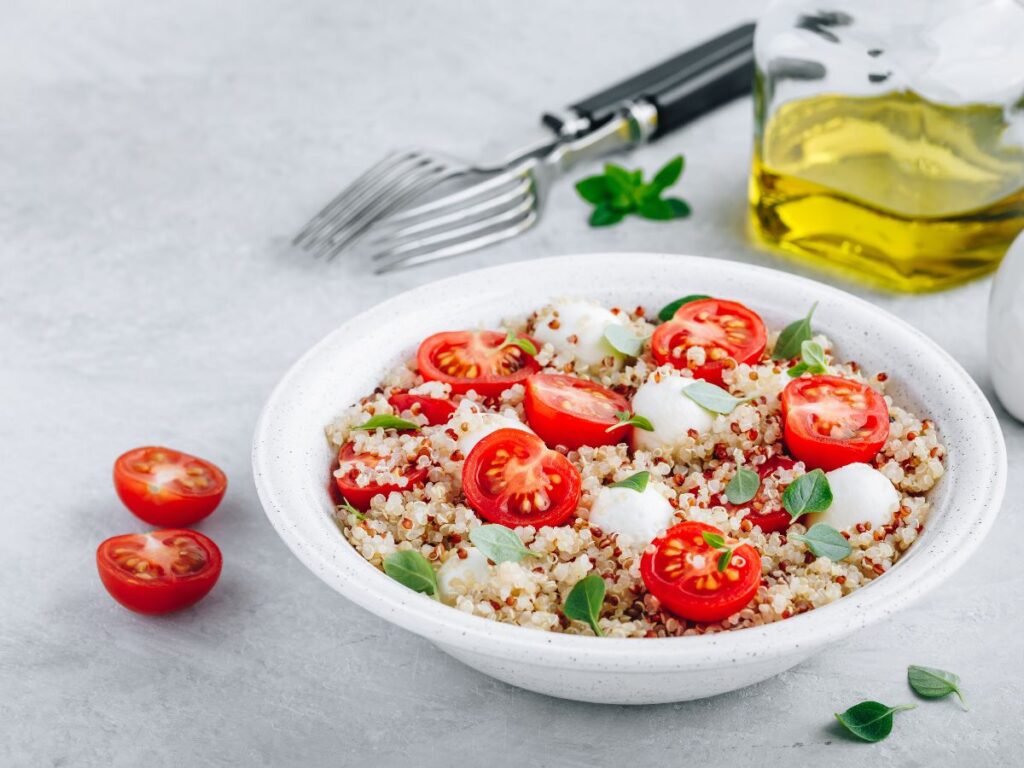Healthy Tomato and Mozzarella Quinoa Salad